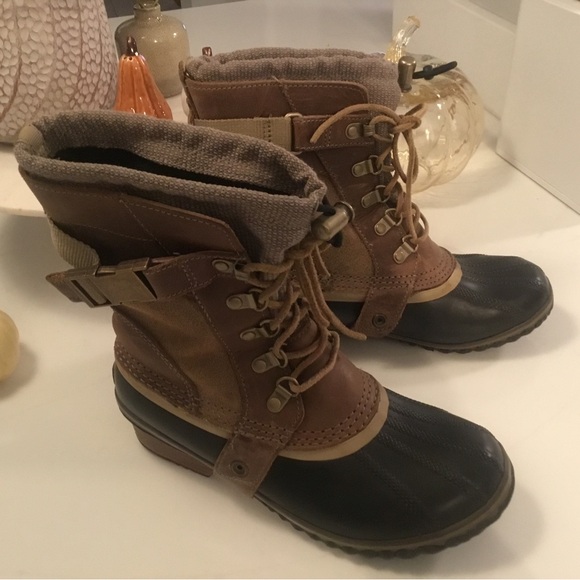 Sorel Conquest Carly Short Boots - Picture 1 of 14
